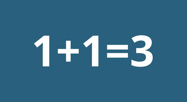 1+1=3 i vit text mot blå bakgrund
