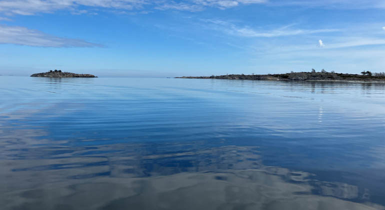 Långskärs naturreservat omfattar ett femtiotal öar i Bulleröskärgården.