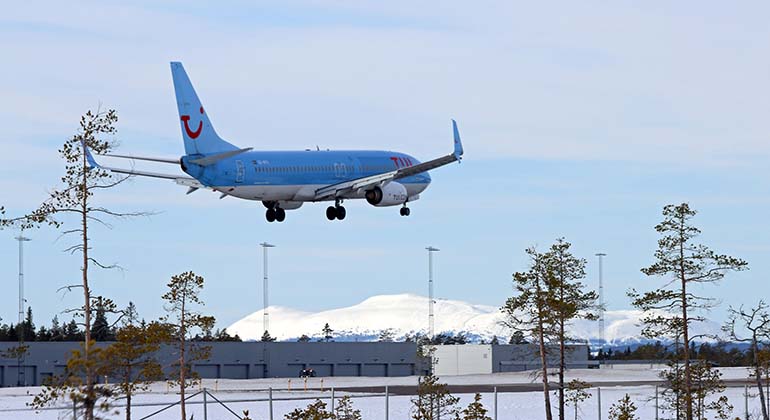 Flygplan går ned för landning vid Sälens flygplats 