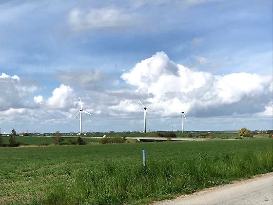 Trollebergs fastighet med vindkraftverk.