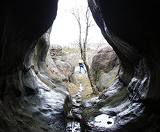 Grottan "Klingkyrka", Kalven på Kornö. Foto: Tord Wennerblom.