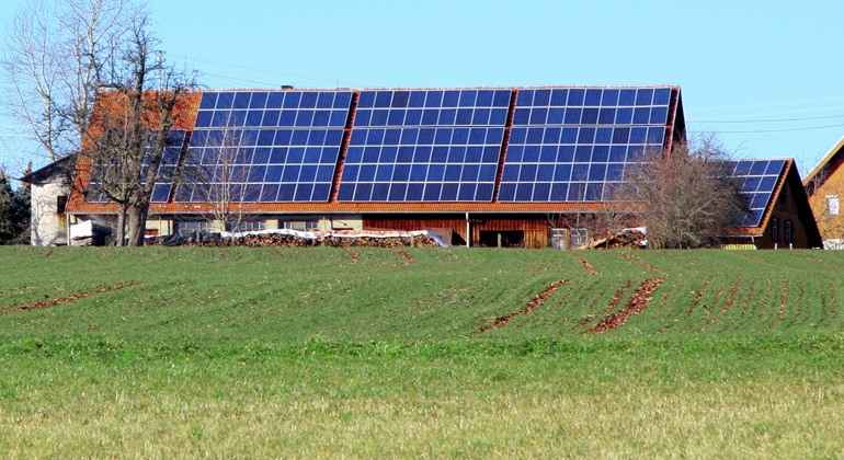 Solceller på ekonomibyggnadstak 
