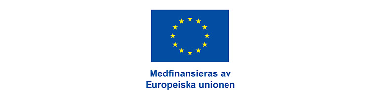 Eu-flaggan. Blå med en cirkel av gula stjärnor. Text under flaggen där det står medfinansieras av Europeiska unionen.