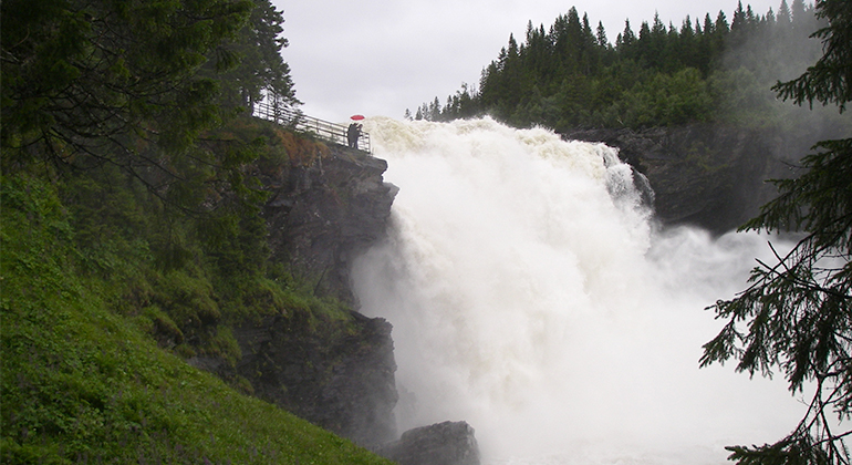 Bild på vattenfallet i Tännforsen