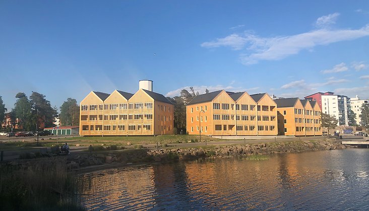 Vattennära bostäder vid Lillängshamnen i Skoghall.