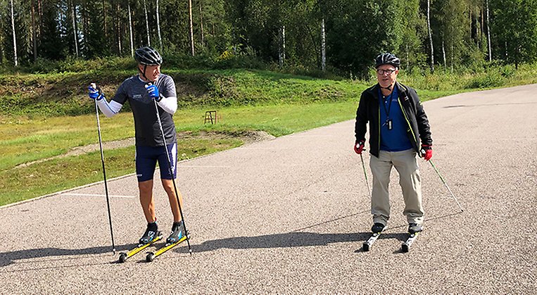 Instruktör var Seppo Lind och Per Bill åker rullskridskor.