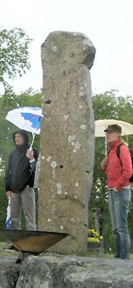 Ugglarps sjömärke, en över två meter hög sten. 