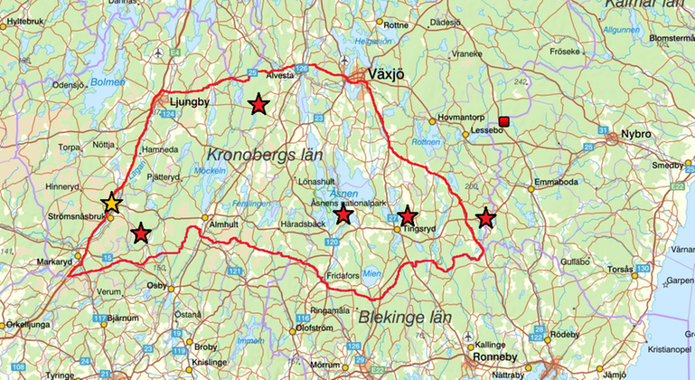 Kartan visar avgränsningarna för skyddsjaktsområdet. Det går från södra Växjö, sedan sydöst ungefär mittemellan Lessebo och Tingsryd, västerut förbi Fridafors och söder om Älmhult bort mot Markaryd och därefter upp mot Ljungby i norr, mot Alvesta och tillbaka till Växjö. Konstaterade attacker av aktuell varg har skett framförallt i de södra delarna av området.
