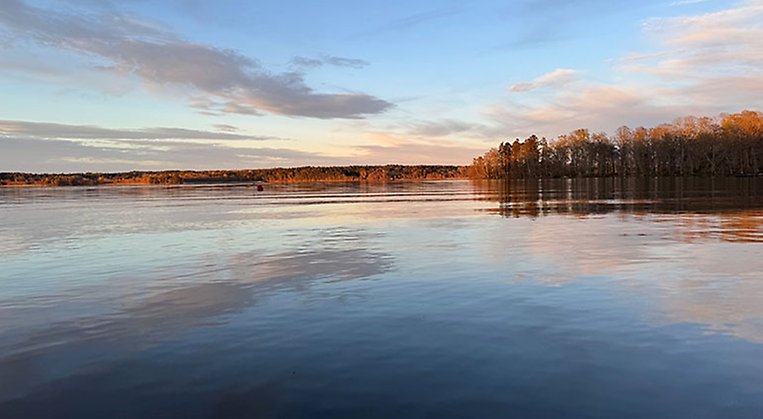 Vy över Mälaren från Fånö i Grillby.