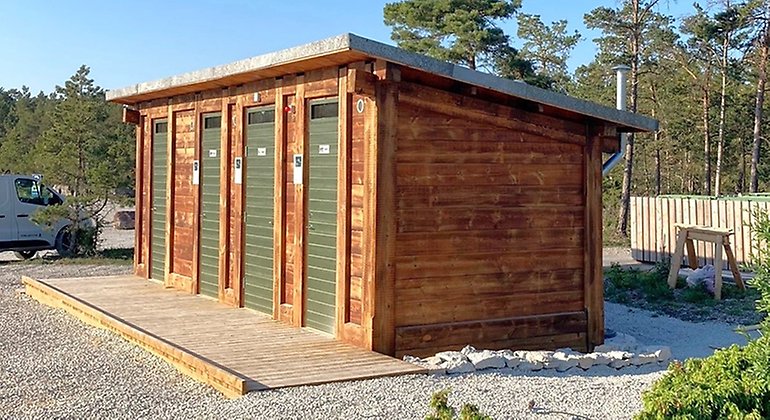 Nya tillgängliga toaletter klara vid Blå lagunen