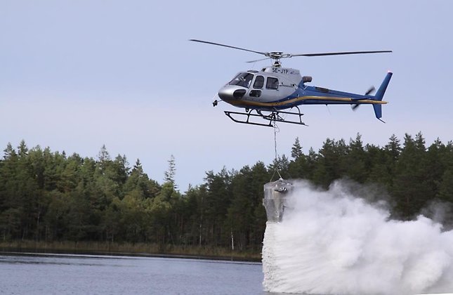 Sjökalkning med helikopter. Foto: Bertil Karlsson.